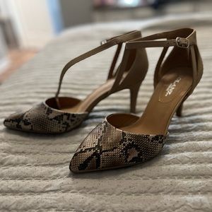 Size 8 Snack heels new never worn